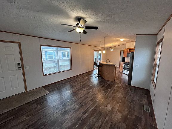3rd image of 10312 Taylor St NE