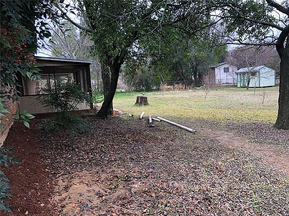 3rd image of 408 W Hillcrest St