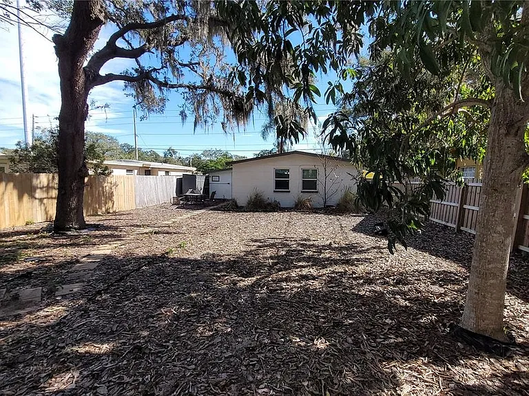 2028 N Betty Ln — Photo 14