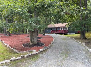 337 Oak Hill Rd, Hawley, PA 18428