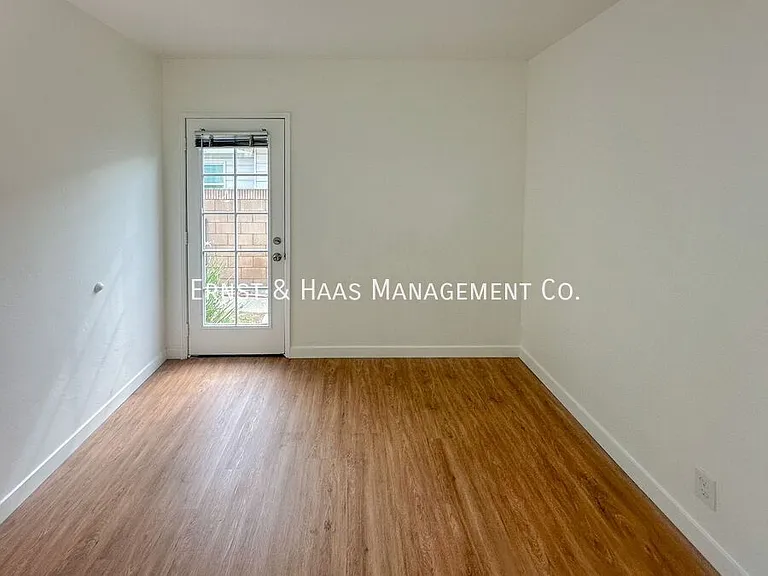 1618 E 63rd St — Photo 19