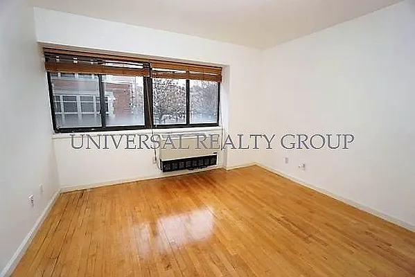 Rented by Universal Realty Group | media 10
