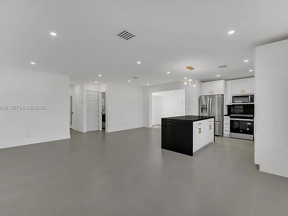 4th image of 1110 NW 183rd St