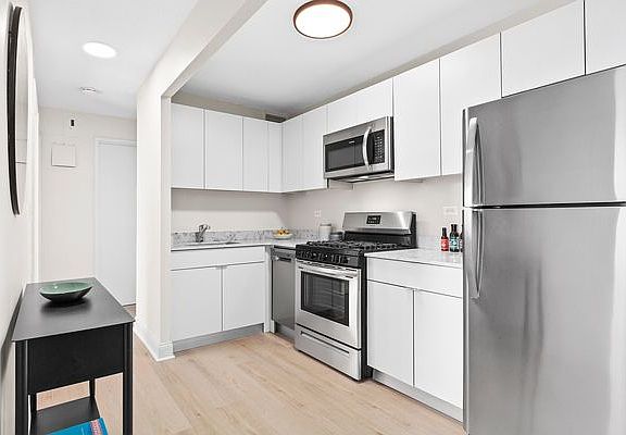 5th image of 1990 Lexington Ave APT 11j