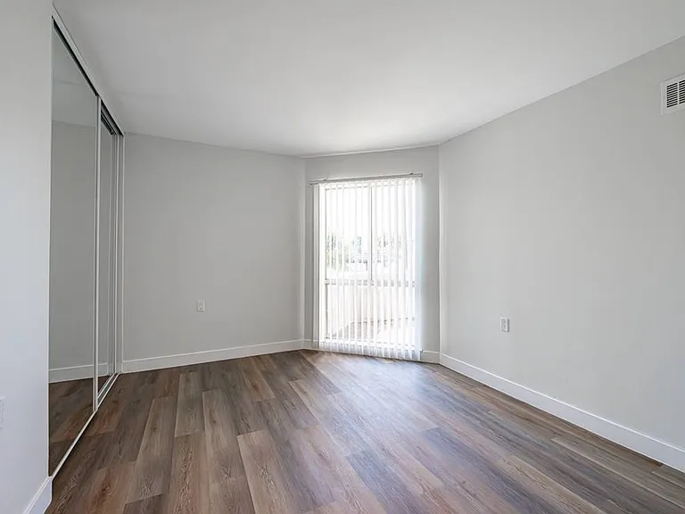 Oak Park Apartments — Photo 23