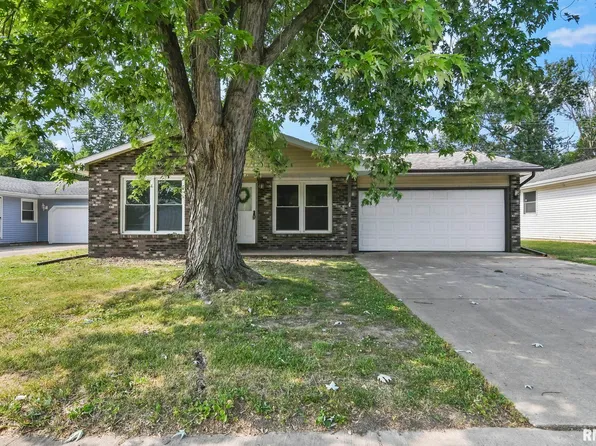 100 Hawkeye Way, Springfield, IL 62707