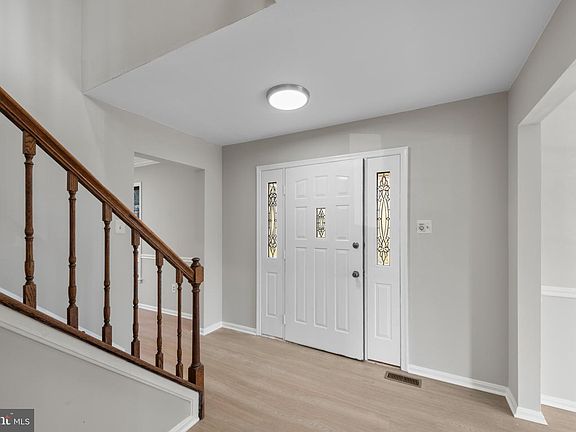 4th image of 20 Rhodes Pl