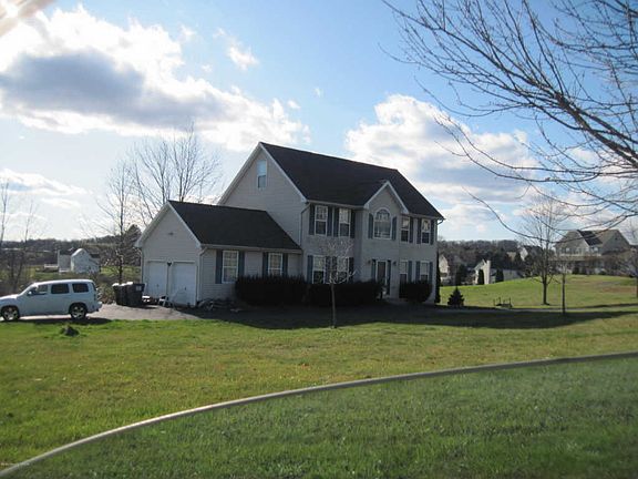 4th image of 304 Stacia Way