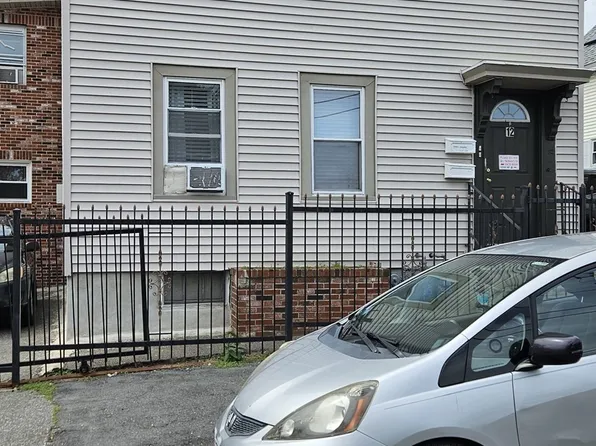 12 Warren St, Lawrence, MA 01841