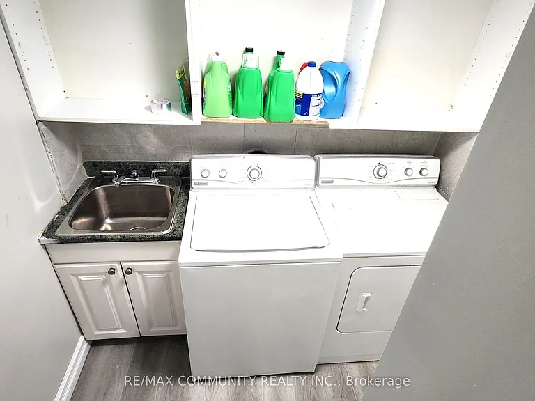 435 Stonegate Ave #LOWER — Photo 11