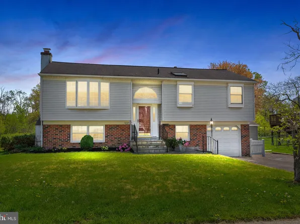 1023 Carousel Dr, Warminster, PA 18974