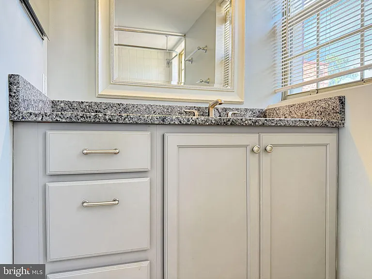 1407 E Abingdon Dr #4 — Photo 16