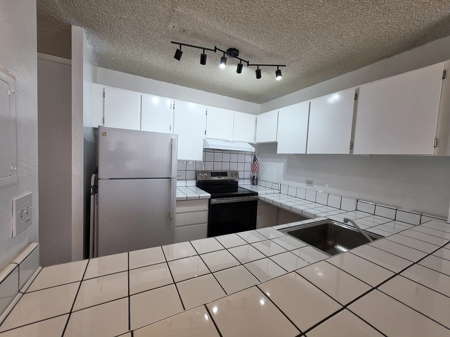 2 bed, 838 sqft, $3,500 — Photo 1