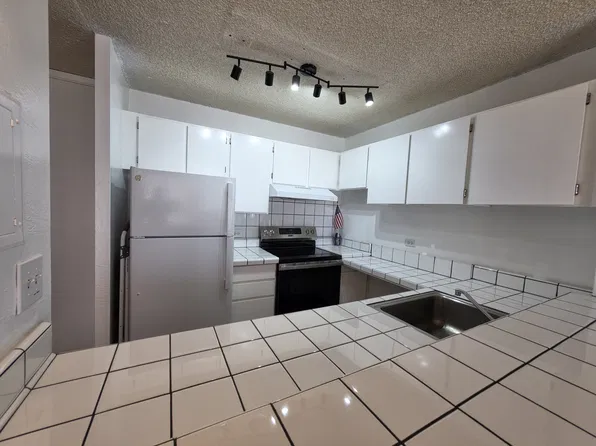 98-410 Koauka Loop APT 8K, Aiea, HI 96701