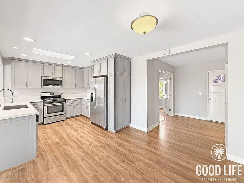 3 bed, 2.0 bath, 1400 sqft, $3,900 — Photo 3