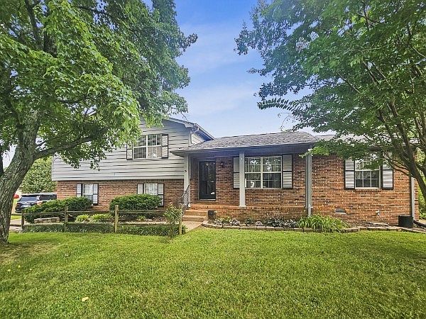 1st image of 108 Islandia Ct E