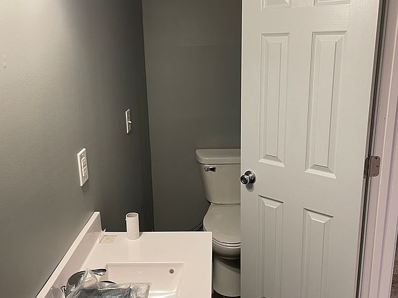 5th image of 9914 England Dr