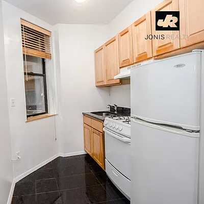 Rented by Jonis Realty | media 9