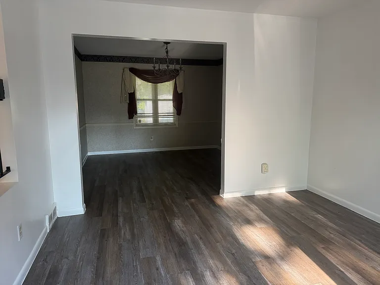 2405 Whitechapel Dr — Photo 7