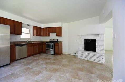 5th image of 953 Gary St