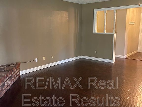 5th image of 1810 Crouch St