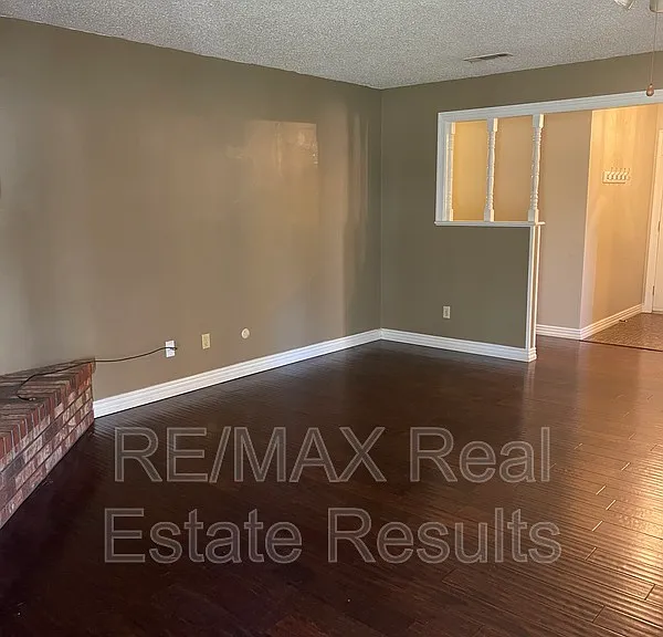 1810 Crouch St — Photo 5