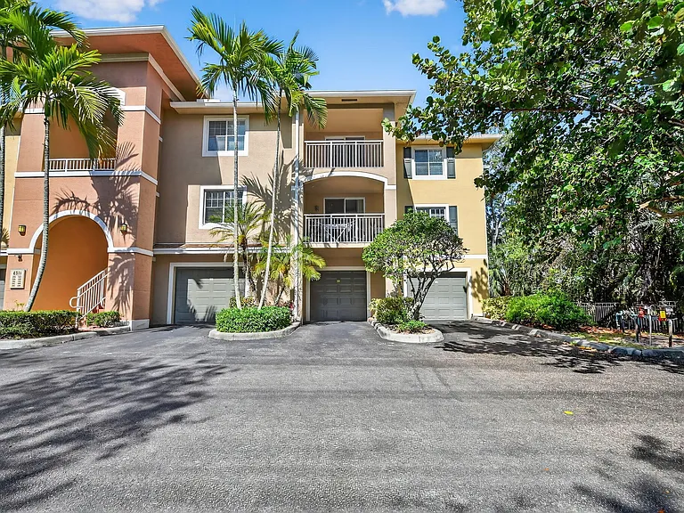 6511 Emerald Dunes Dr #304 — Photo 3