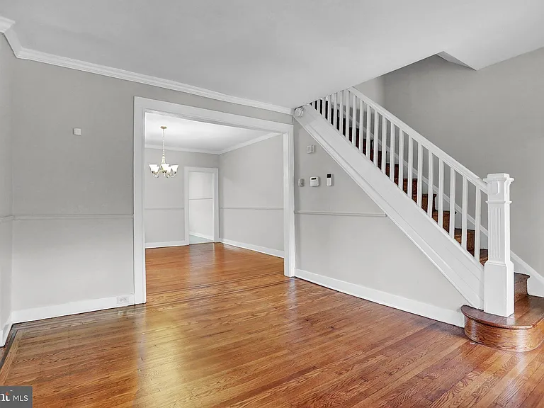 2853 Mayfield Ave — Photo 5