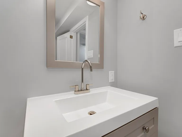 868 Maplewood Ave #2 — Photo 16