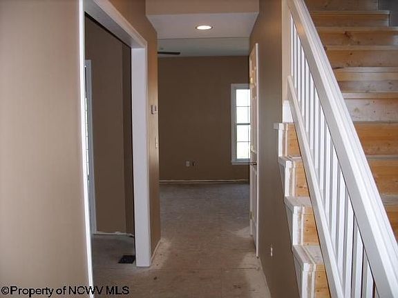 3rd image of 8 Palmetto Dr