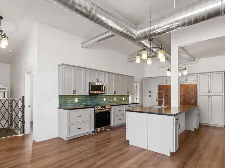 48 Market Pl — Photo 8