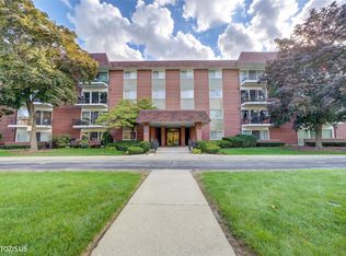 1025 S Fernandez Ave APT 2D, Arlington Heights, IL 60005