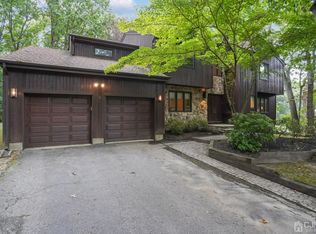 56 Oak Crest Dr, East Brunswick, NJ 08816