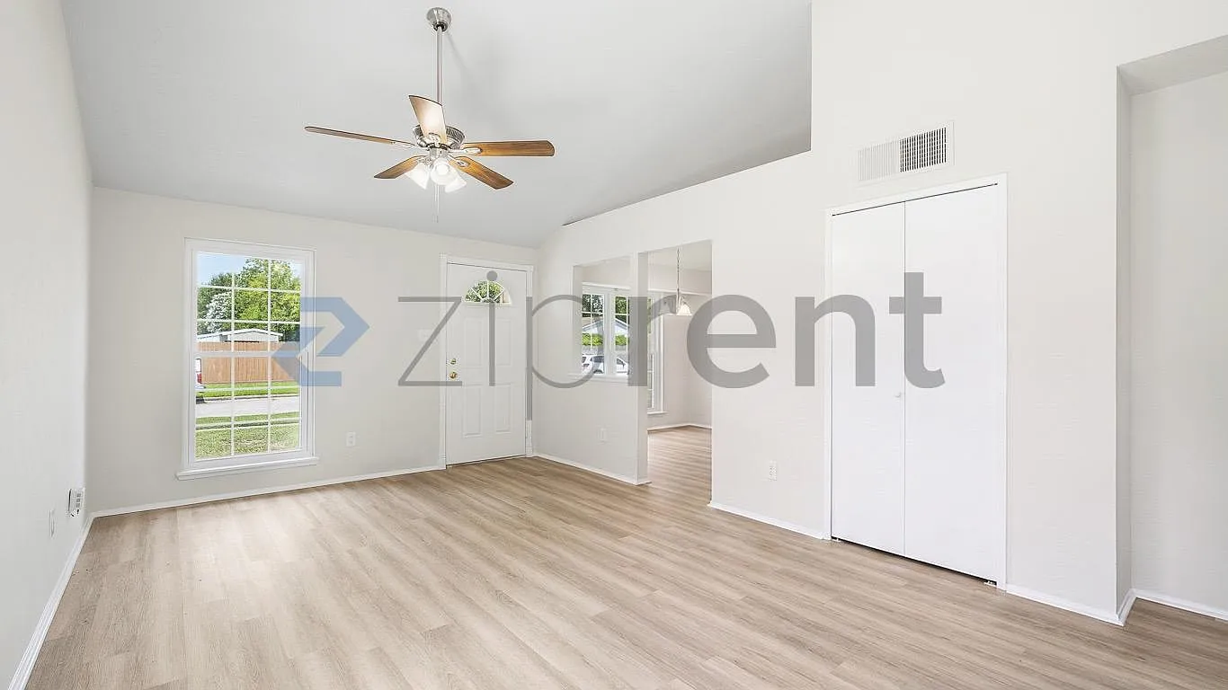 3 bed, 1080 sqft, $1,395 — Photo 4