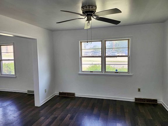 4th image of 429 Spring St