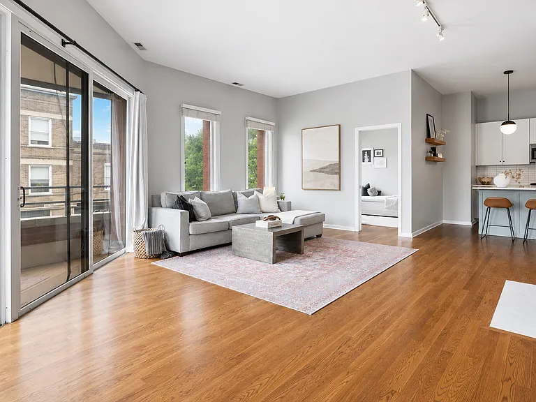 1955 N Leavitt St #2B — Photo 10