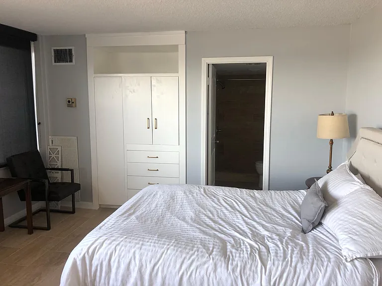450 W 7th St #1810 — Photo 5