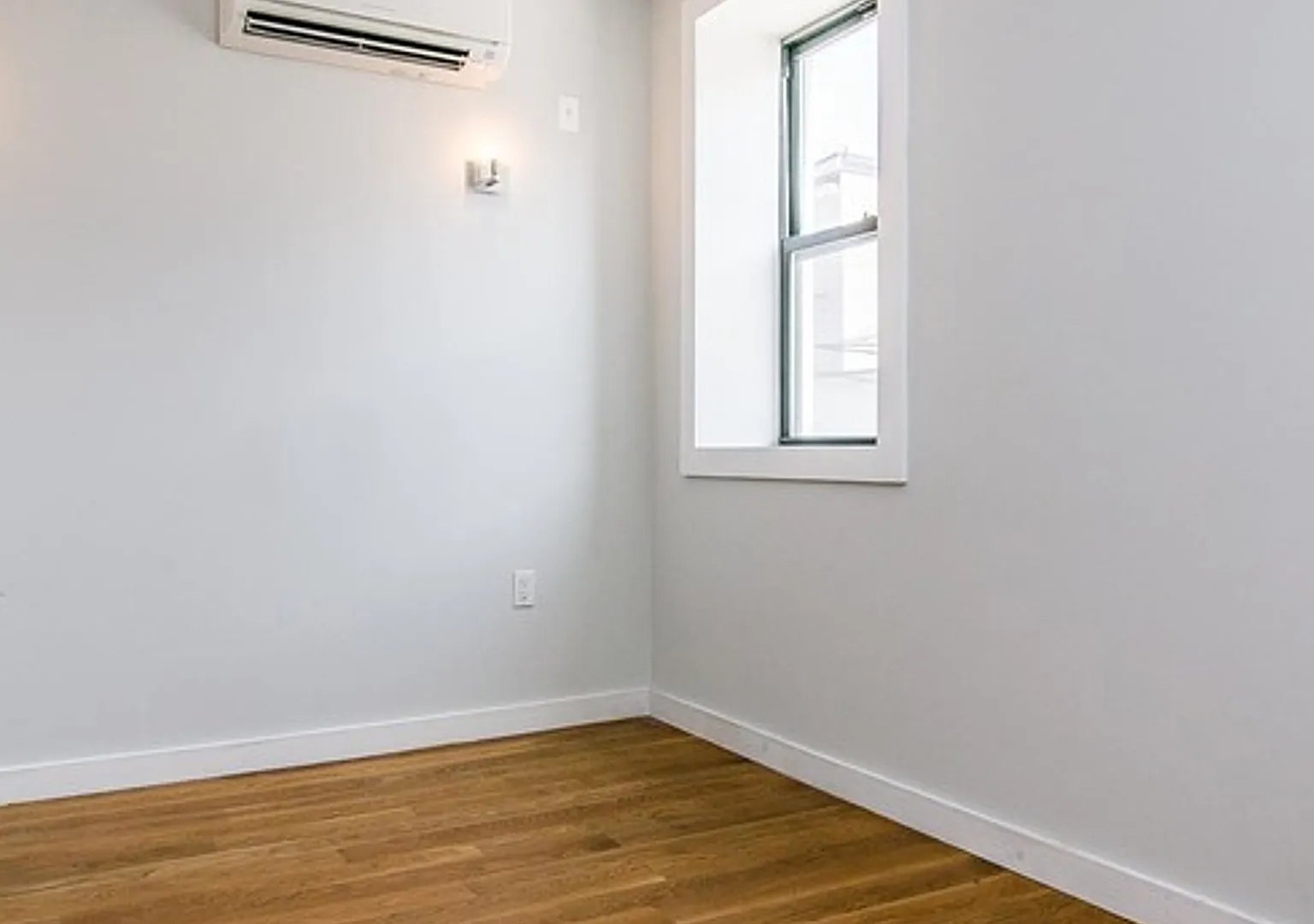 100 Dupont Street — Photo 2