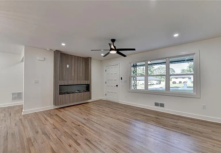 2181 Juanita St — Photo 11