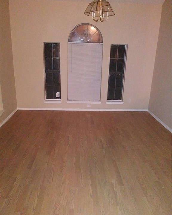 1st image of 733 Crescent Dr