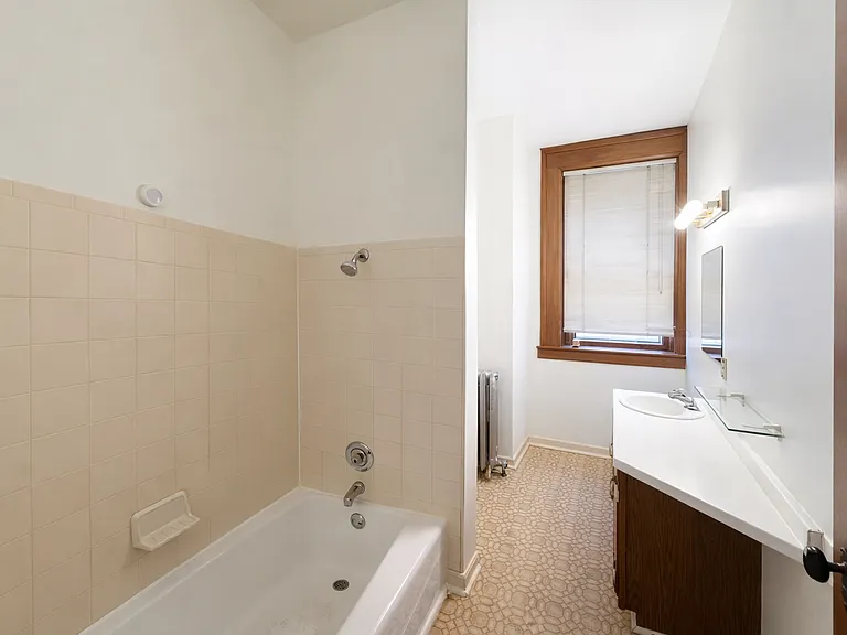 335 Summit Ave — Photo 6