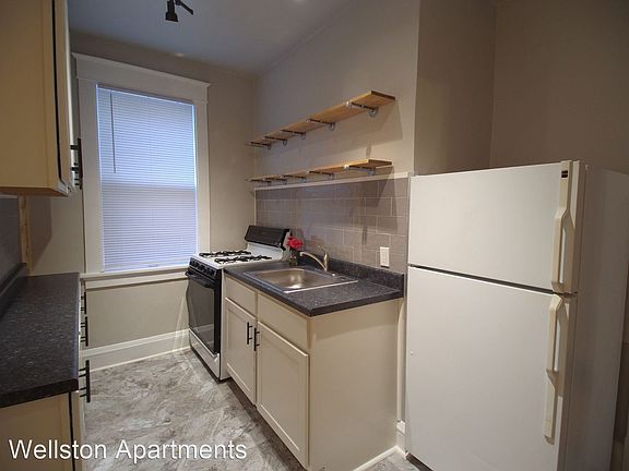 3rd image of 3059 N Maryland Ave #9965149