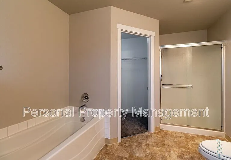 5010 NE 29th Ave — Photo 11