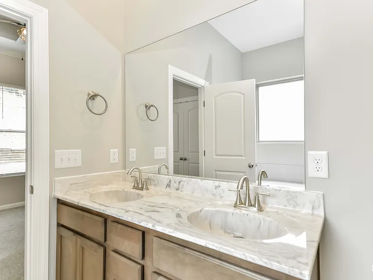 1010 Chisolm Trl — Photo 8