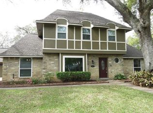 217 Huckleberry Dr, Lake Jackson, TX 77566
