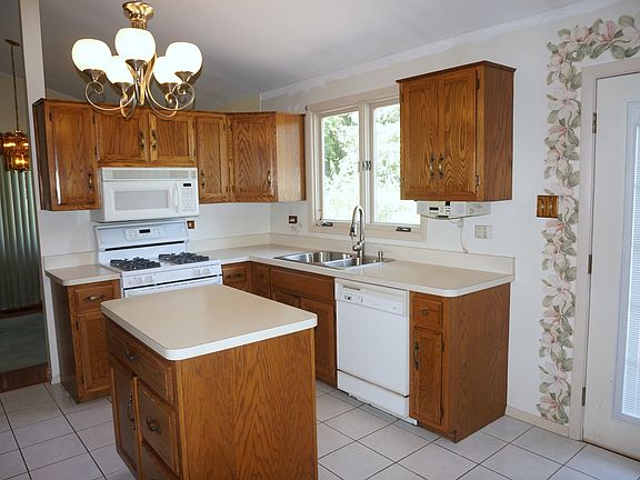 4th image of 153 Aspen Dr