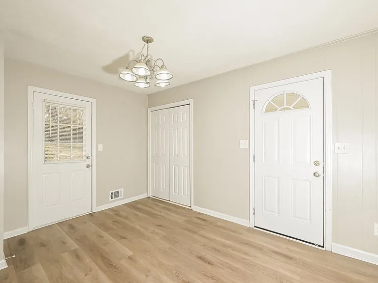 6490 Executive Dr — Photo 5