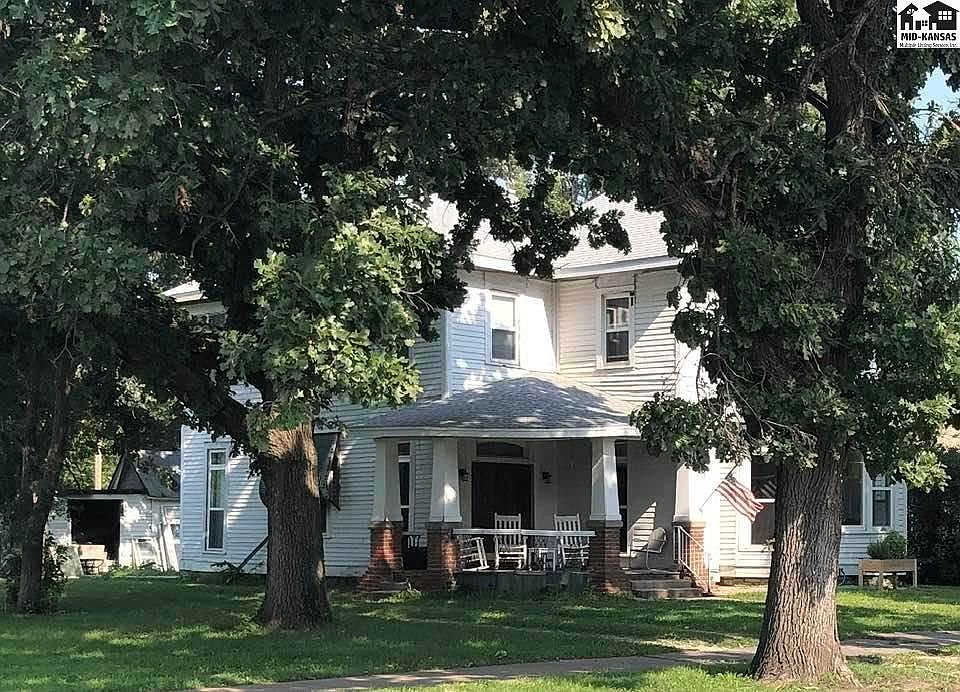 1st image of 609 Main St