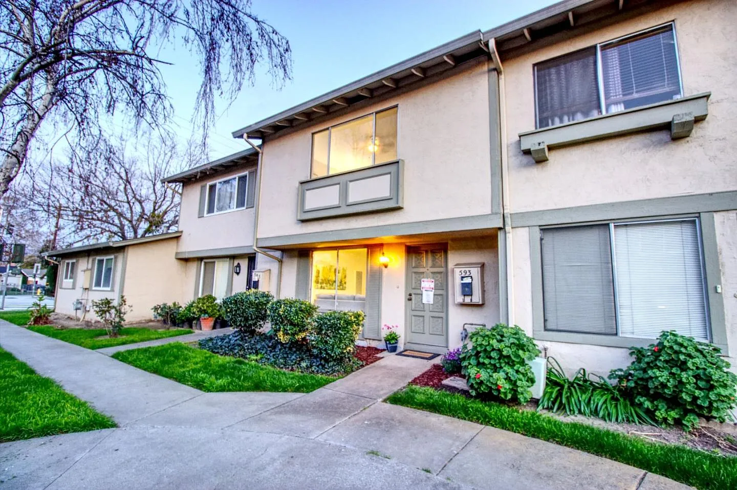 593 Hornbeam Way photo 1