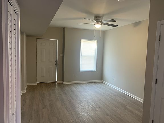 3rd image of 1104 Oak St #4